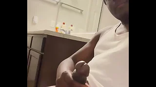 HUGE CUMSHOT WHILE SHITTING